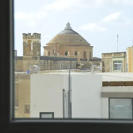 Stylish 5-bedroom Malta Mosta