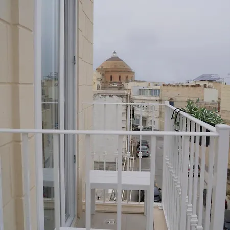 Stylish 5-bedroom Malta Apartment *