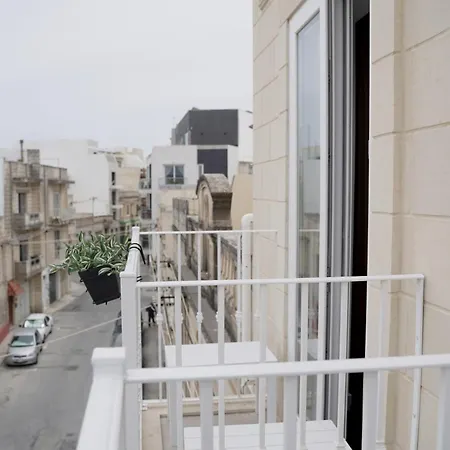 Stylish 5-bedroom Malta Mosta