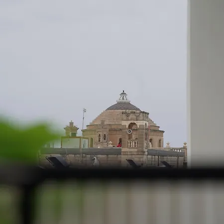 Stylish 5-bedroom Malta